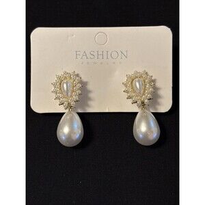 NWT Fashion Jewelry White Faux Pearl Stud Drop Dangle Earrings